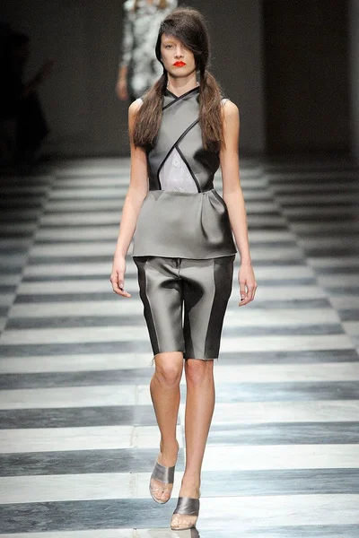 Look 3